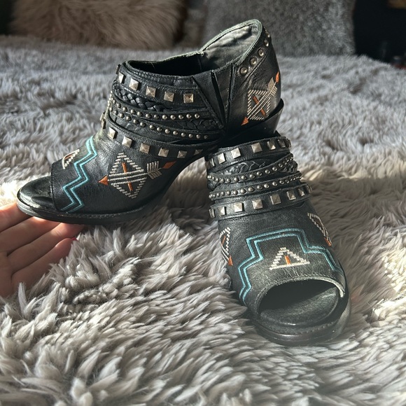 Lane Aztec Peep Toe - Picture 4 of 8